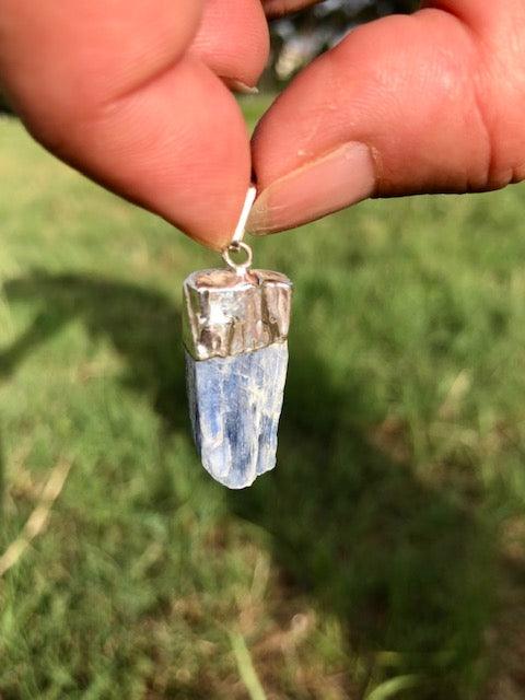 Ciondolo Cianite Grezza - Stregadellemele Crystal Shop