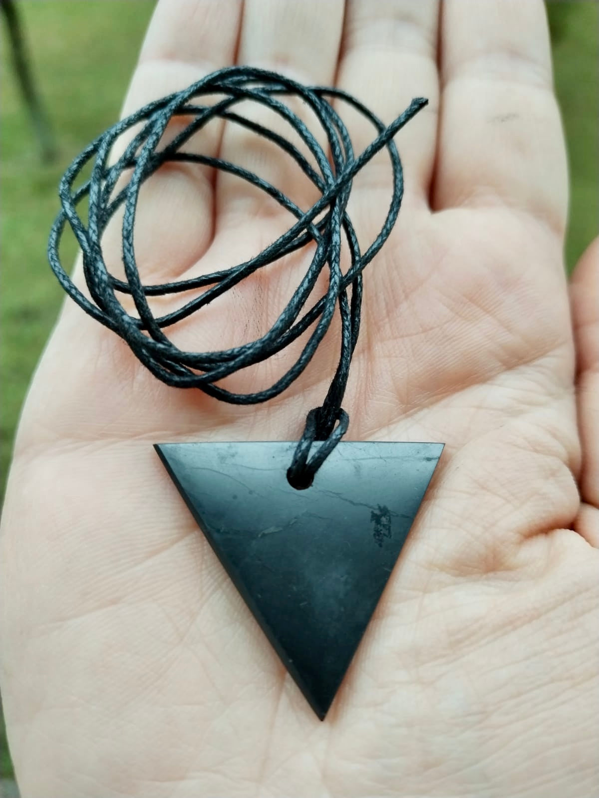 Ciondolo Triangolo Femminile di Shungite