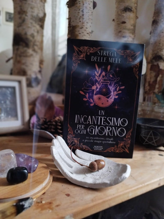 Libro "Un Incantesimo per Ogni Giorno"
