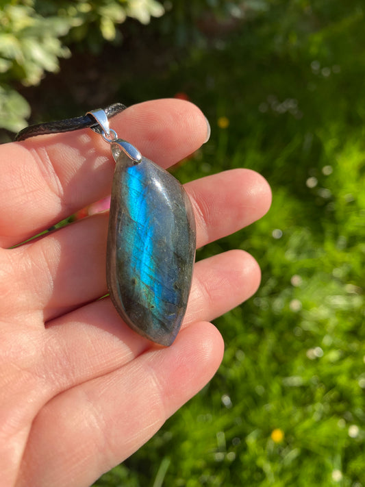 Ciondolo Foglia Labradorite Arcobaleno